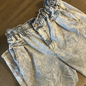 Vintage America Ruffle Top Bleached Jeans